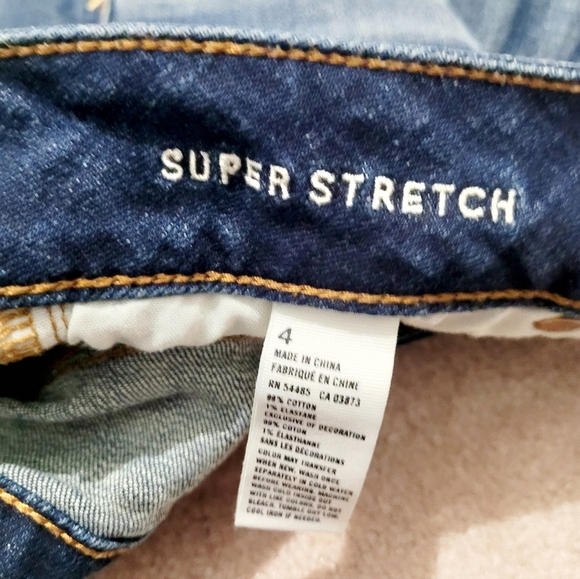 American Eagle Super Stretch Denim Shorts Women’s Size 4 Blue Frayed Hem Classic - Picture 9 of 11